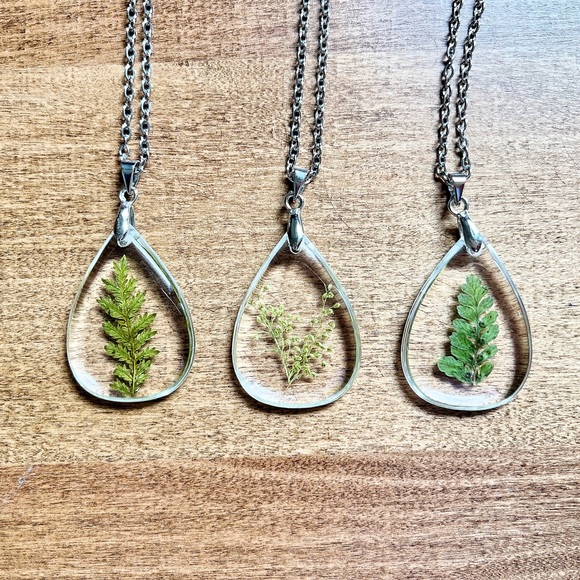 Green Fern Handmade Necklace - Picture 3 of 3